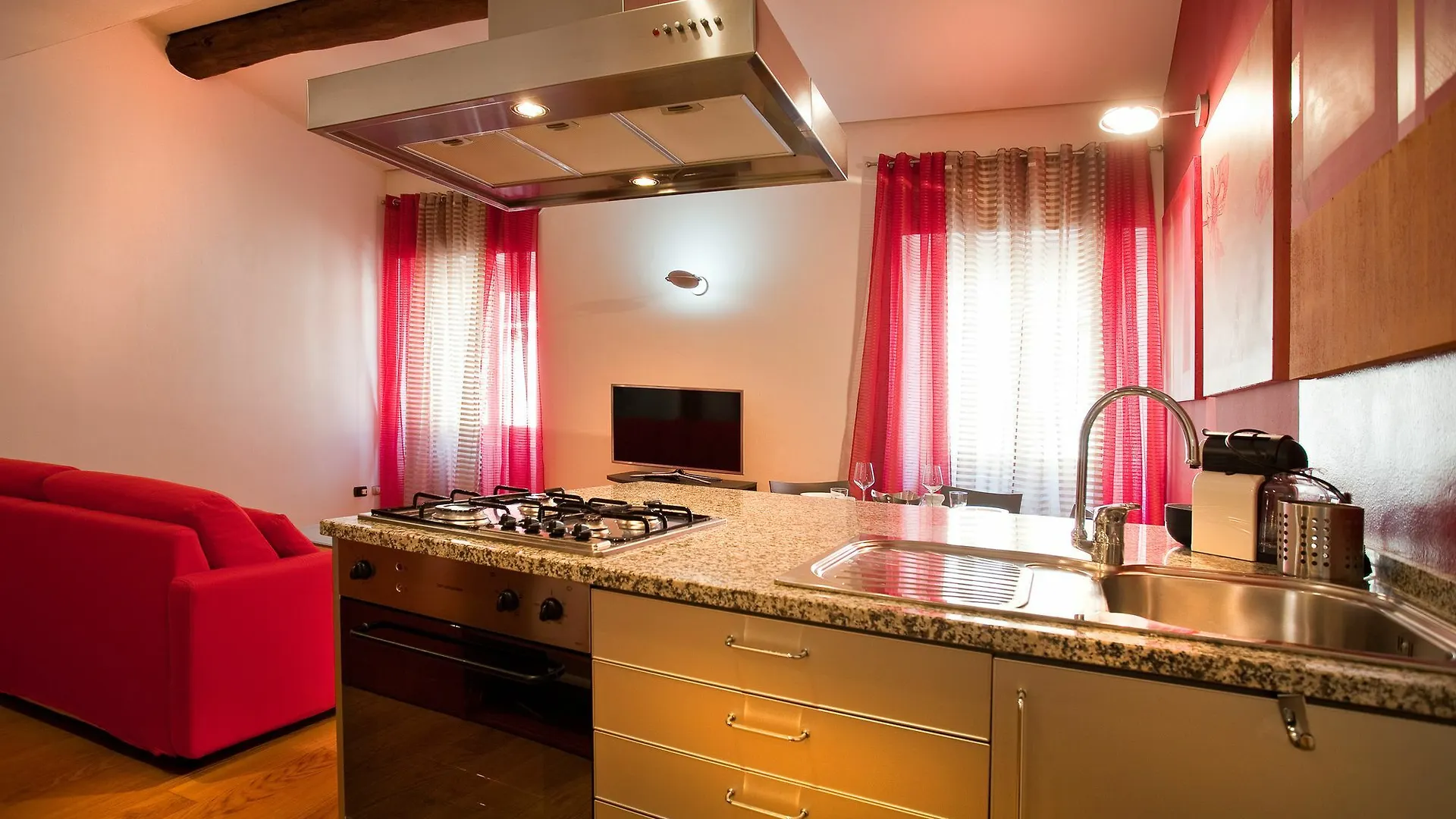 Apartment Verona For Rent Red Theater