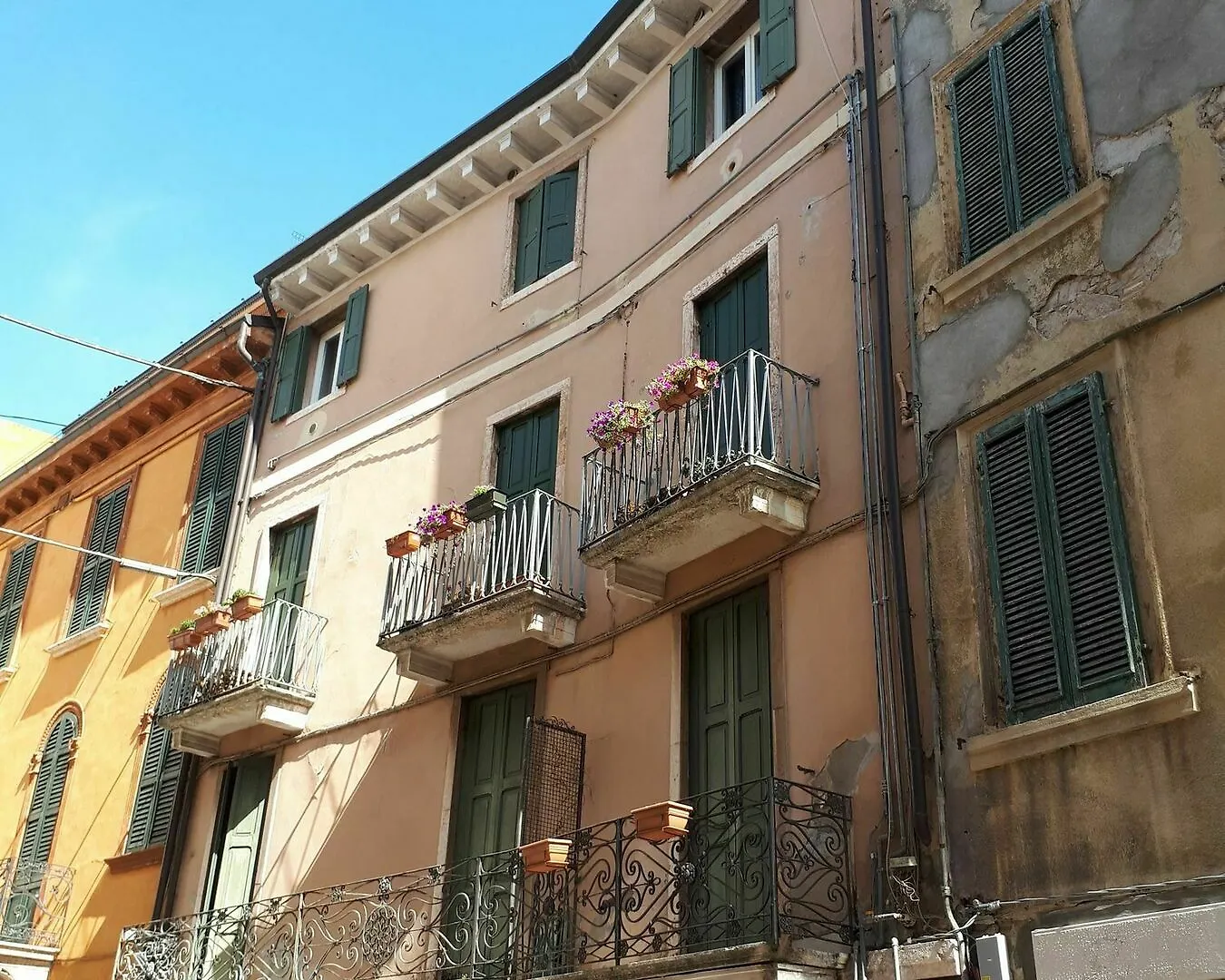 Verona For Rent Red Theater Apartment