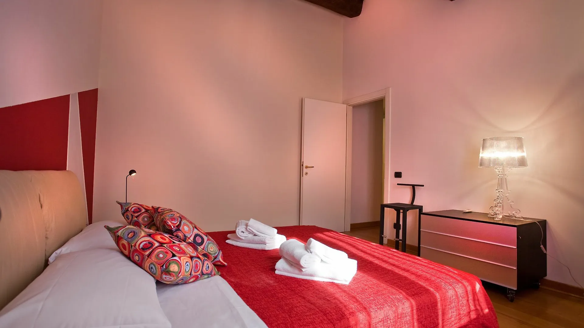 Verona For Rent Red Theater Italy