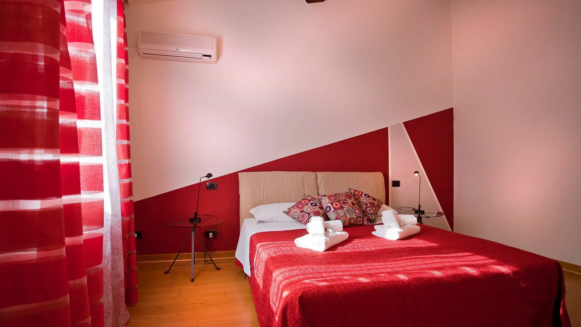 Verona For Rent Red Theater 0*,  Italy